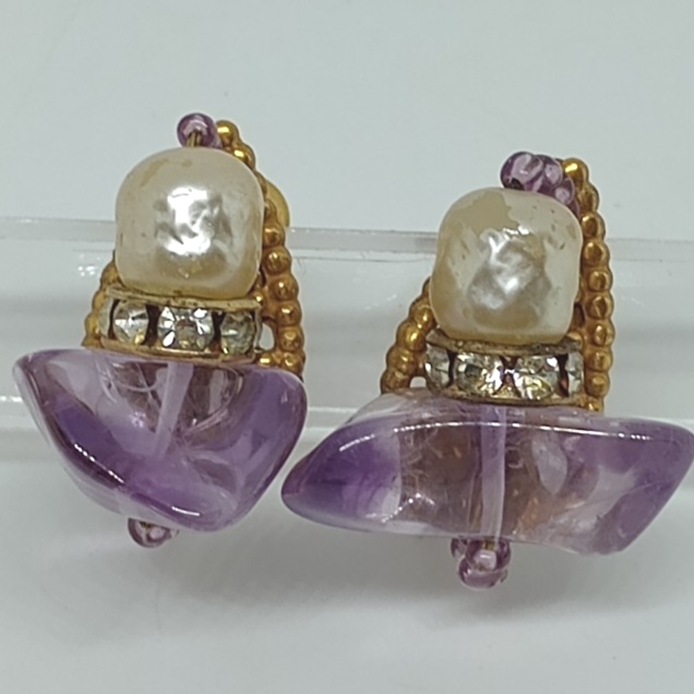 Miriam Haskell faux pearl & amethyst screw back clip on earrings. Vintage.